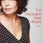 Un Escargot Tout Chaud (Littérature Française) / Isabelle Mergault (Auteur)